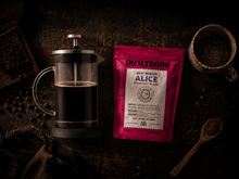 Cargar imagen en el visor de la galería, Kit Prensa Francesa Infiltrado | Cafetera + Café Alice
